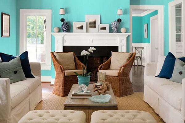 Sơn tường màu xanh ngọc kết hợp cùng với đồ nội thất màu trắng, nâu, xám