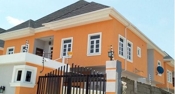 Màu cam tạo vẻ sang trọng và đẳng cấp cho ngôi nhà.