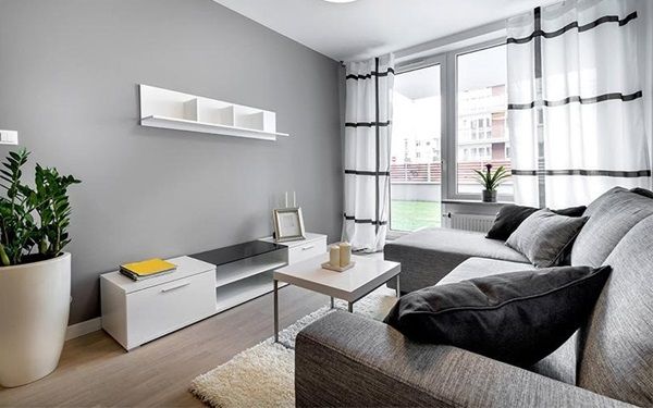 Phòng khách được phối màu đơn giản nhưng không kém phần trẻ trung